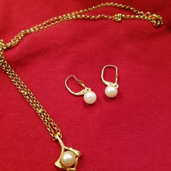 Jewelry - 14k Gold Pearl Earrings